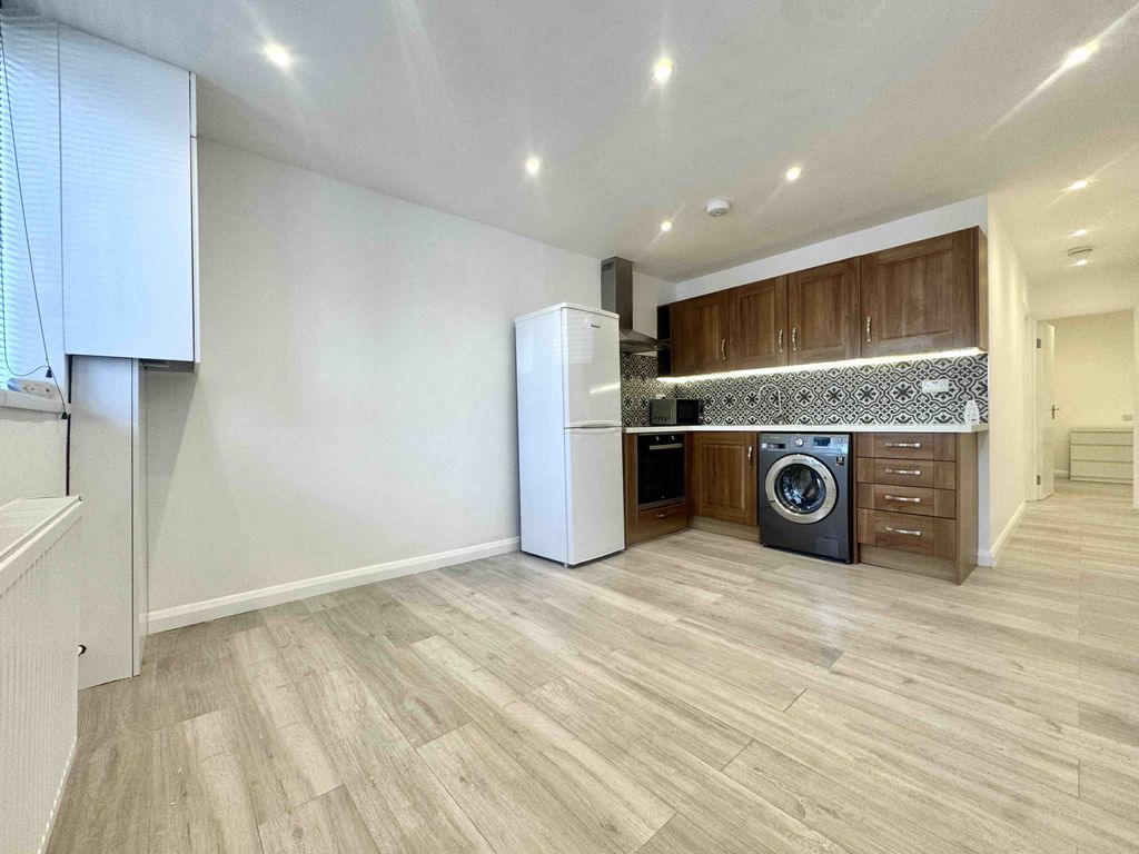 Property photo 2 of 8 Gallery