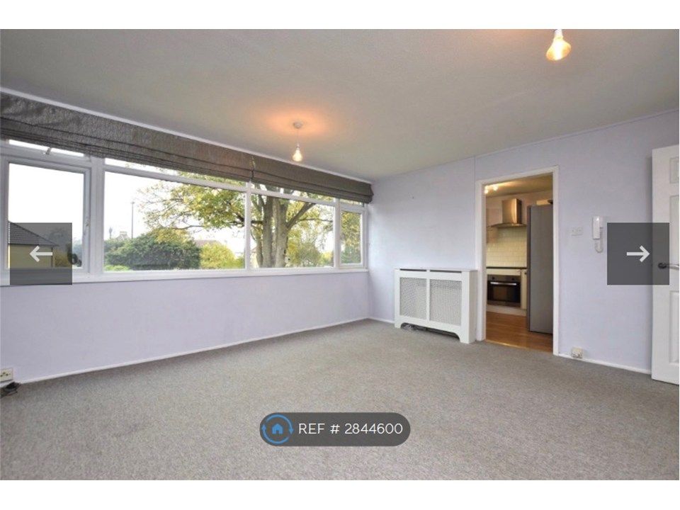 Property photo 3 of 10 Living Room 2