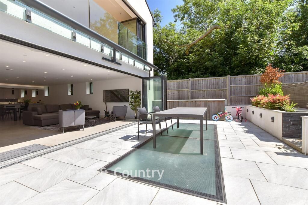 Property photo 3 of 24
