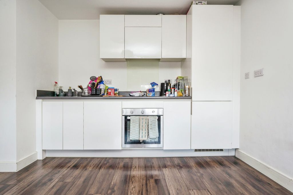 Property photo 2 of 17 Kitchen