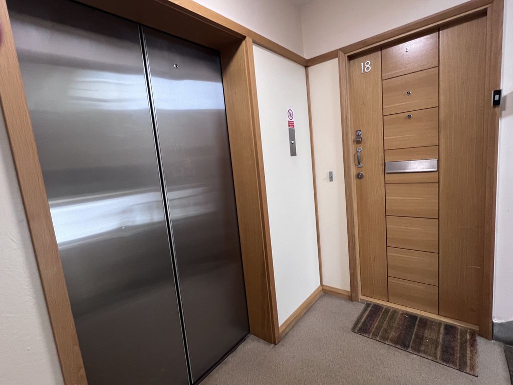 3 bed flat for saleThe Gateway, Dover CT16 photo 4