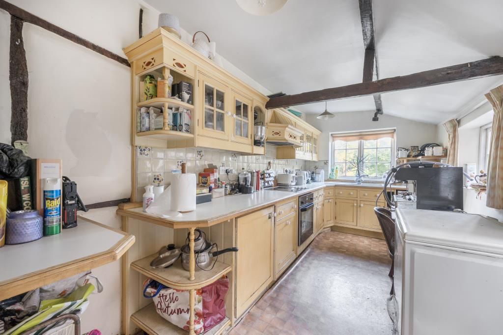 Property photo 3 of 17 Kitchen