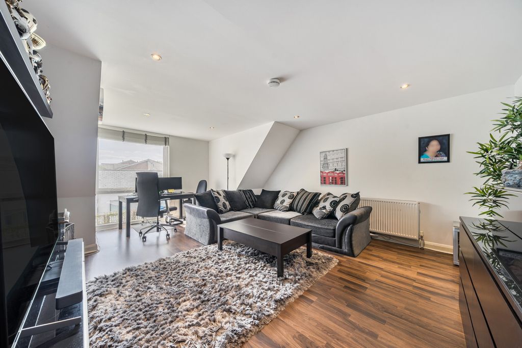 Property photo 3 of 15 1339620-15-68A870...