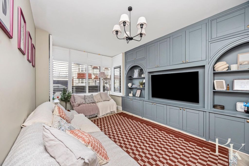 Property photo 3 of 26 Tennis Road, 1-012.Jpg