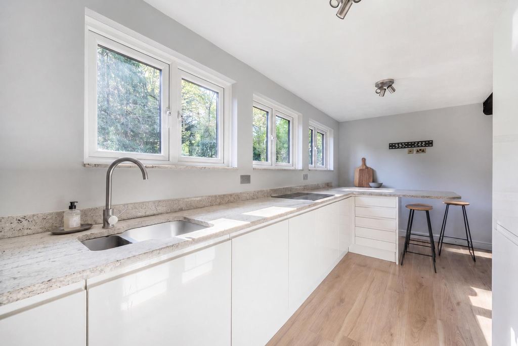 Property photo 3 of 15 Oakdene Kitchen.Jpg