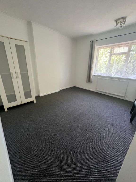 Property photo 1 of 11 3 Bed Semi-Detached House To Rent Windmill Lane, Southall Ub2