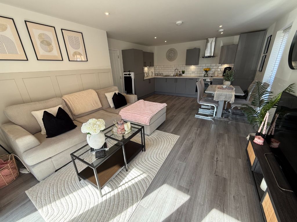 Property photo 3 of 9 5586892
