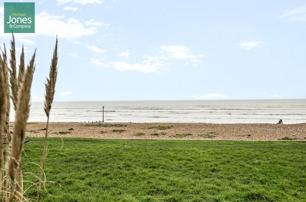 Property photo 2 of 12 Sea Views