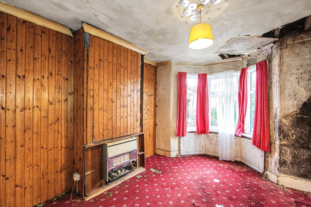 Property photo 2 of 19
