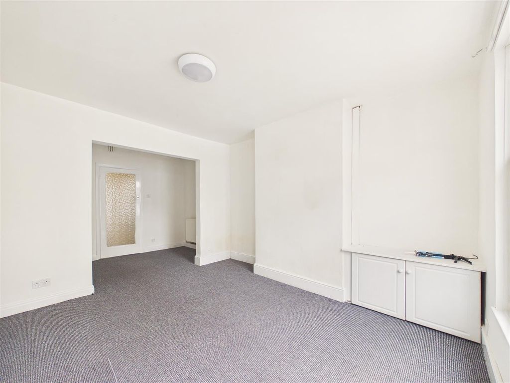 Property photo 2 of 9 Cam05451G0-Pr0134-Still005.Jpg