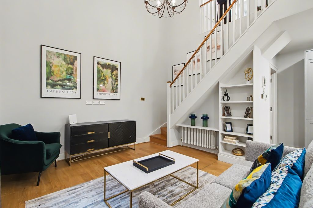 Property photo 3 of 12 4688053