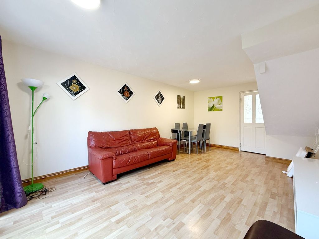 Property photo 2 of 25