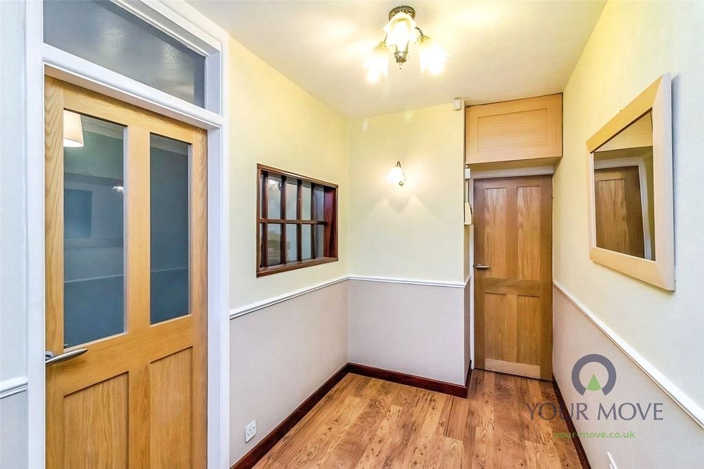 Property photo 2 of 10 Hallway