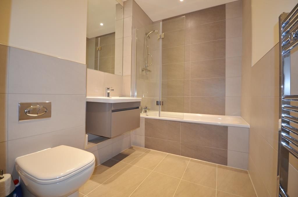 Property photo 3 of 21 Bathroom