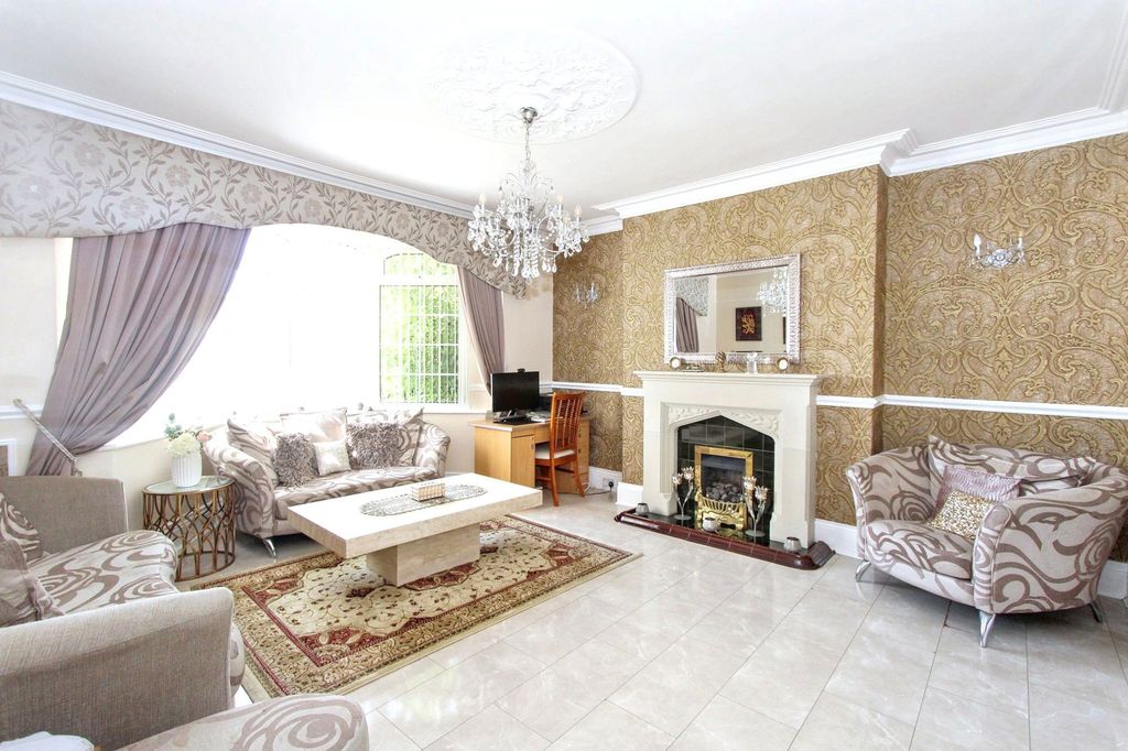 Property photo 2 of 18