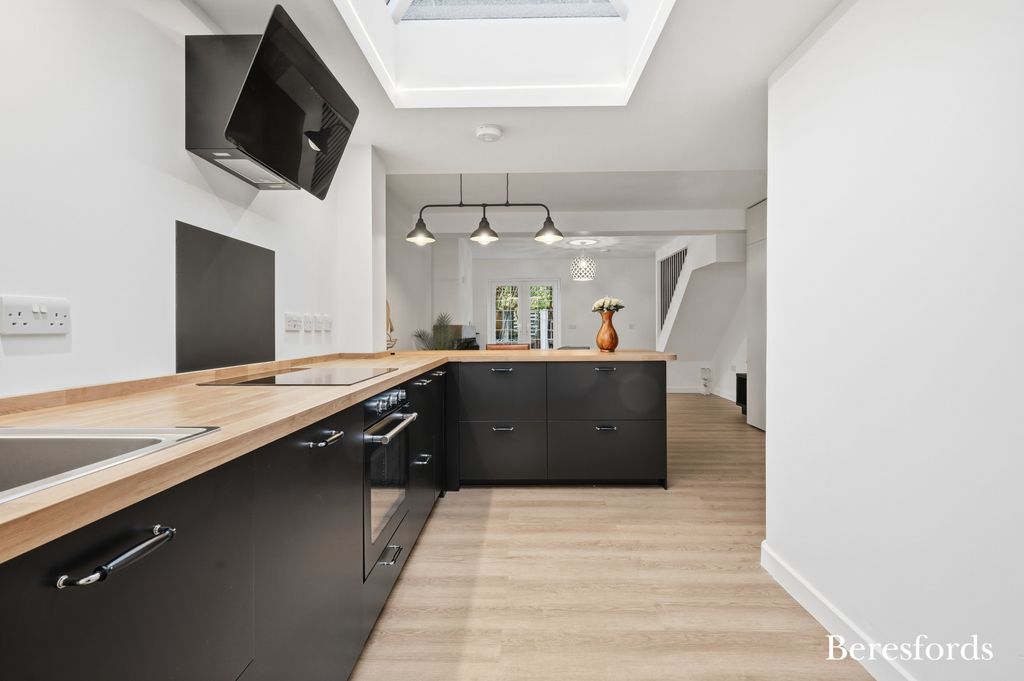 Property photo 2 of 17 Picture No. 14