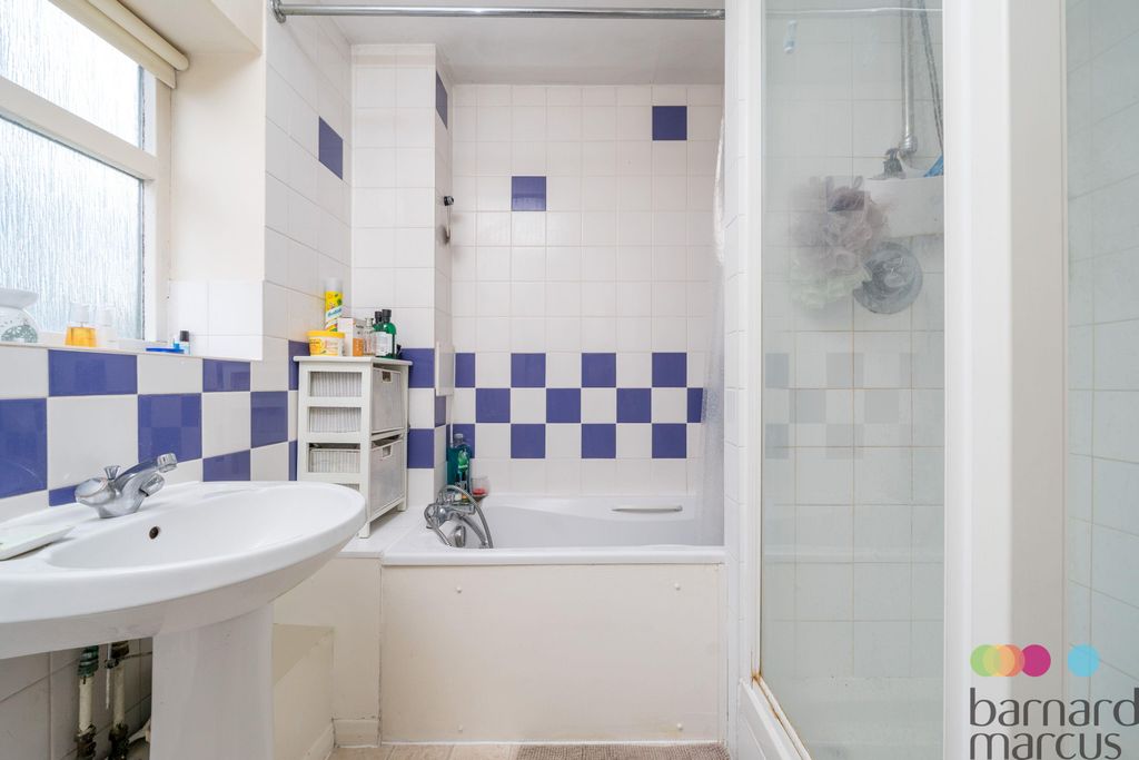 Property photo 3 of 7 Bathroom