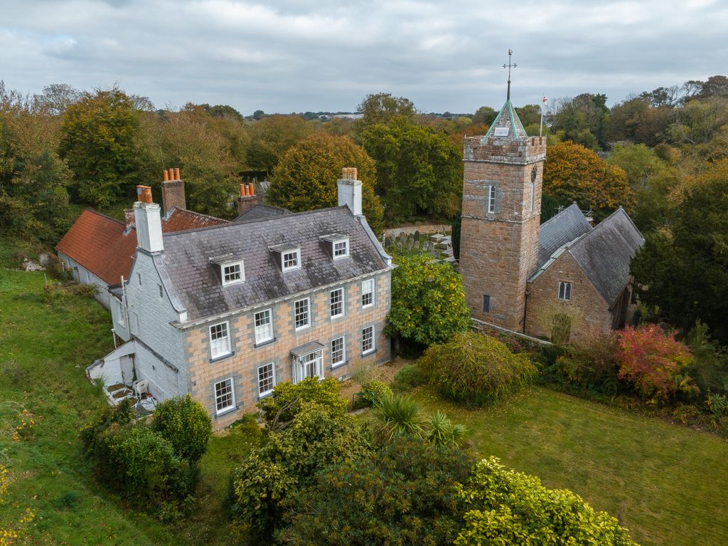 Property photo 2 of 20