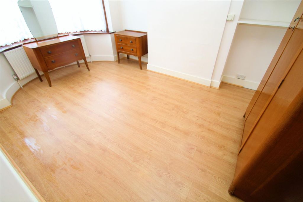 Property photo 3 of 7 Bedroom 2.Jpg