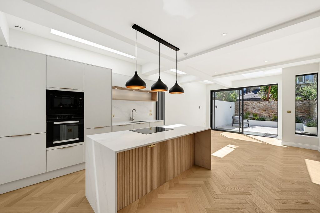 Property photo 1 of 22 Kitchen/Dining