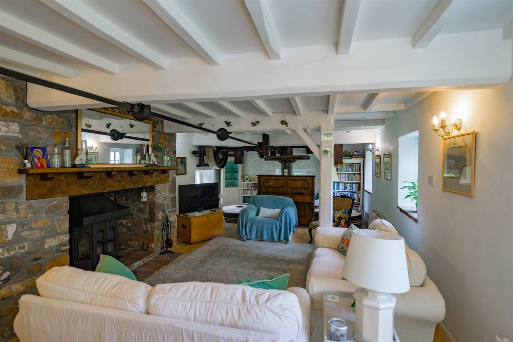 Property photo 3 of 25