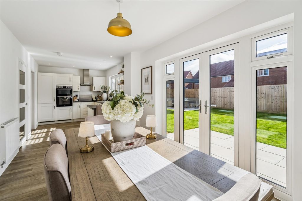 Property photo 2 of 27 Kitchen/Dining Room