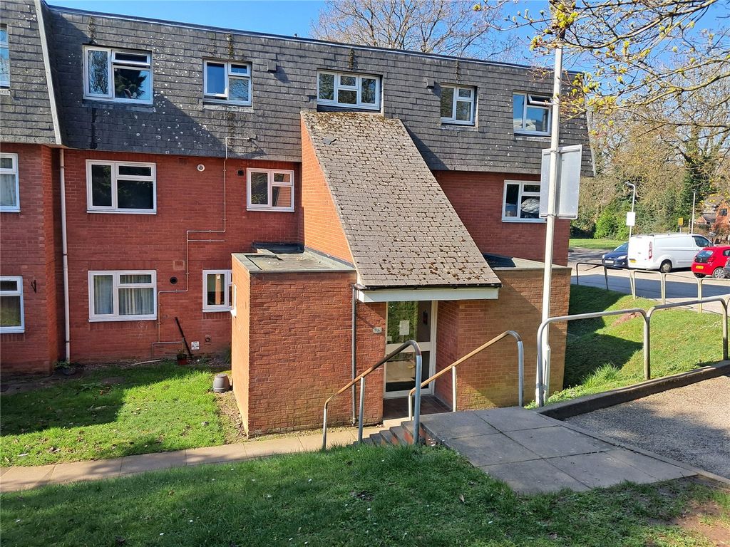 Property photo 1 of 13 Communal Entrance