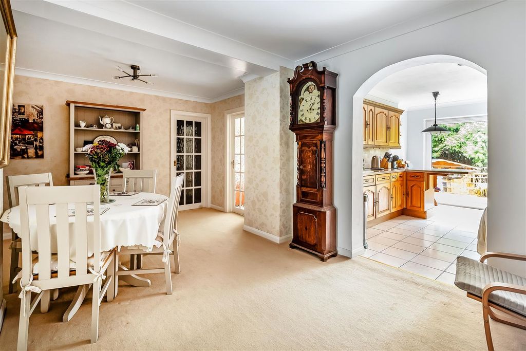 Property photo 3 of 34 143-Sandy-Lane-33.Jpg