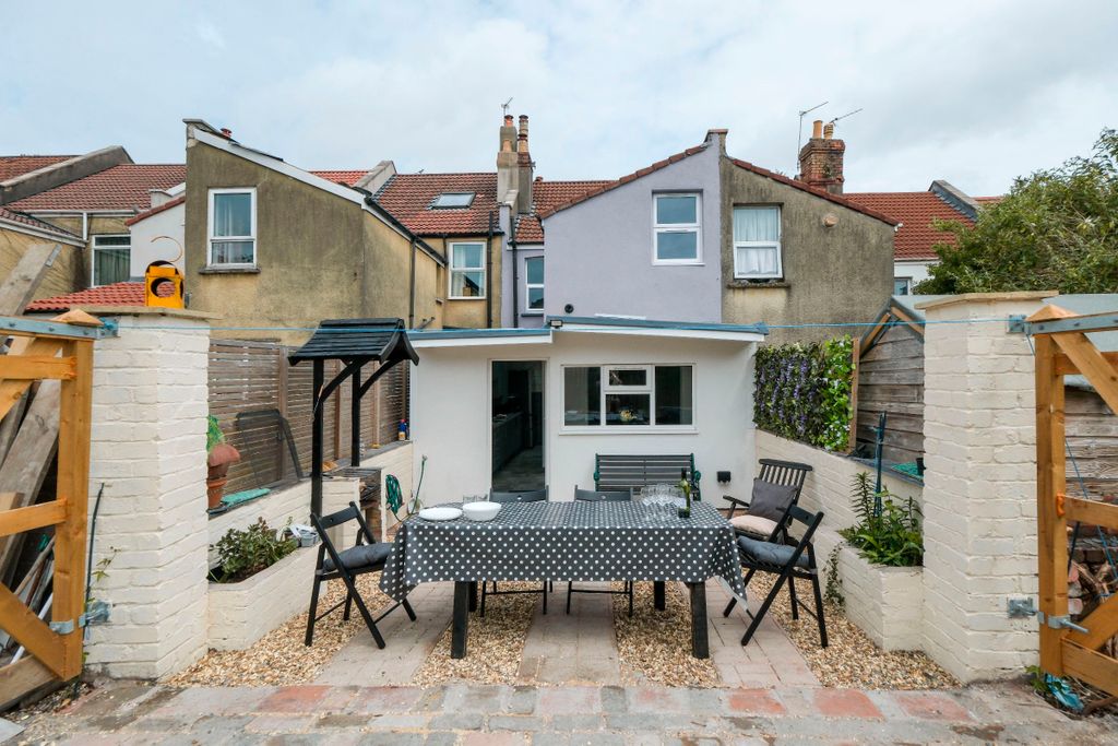 Property photo 1 of 53