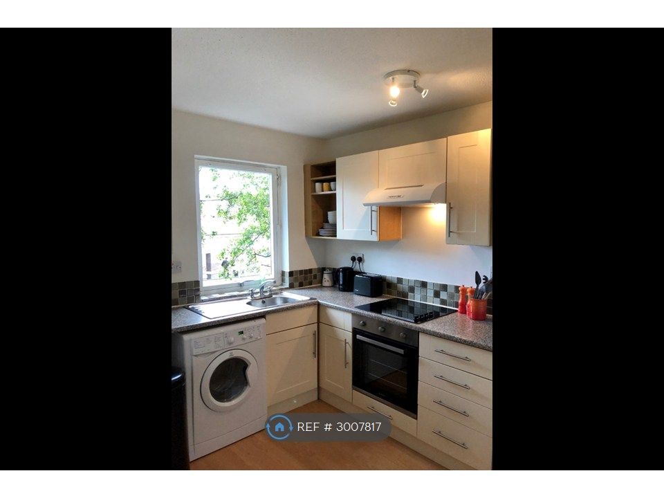 Property photo 2 of 11 Fitted Kitchen