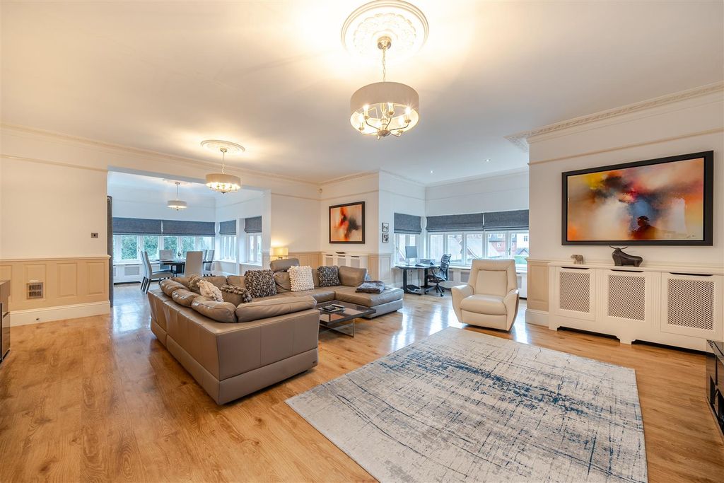 Property photo 2 of 27 Living Room