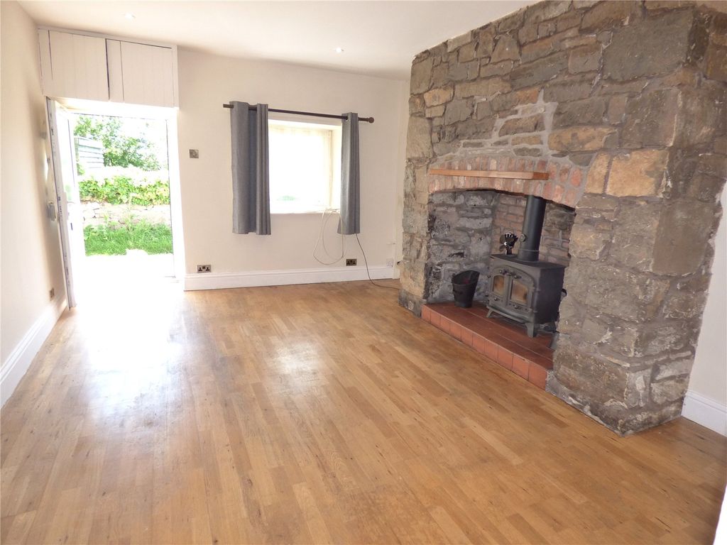 Property photo 2 of 17 Lounge