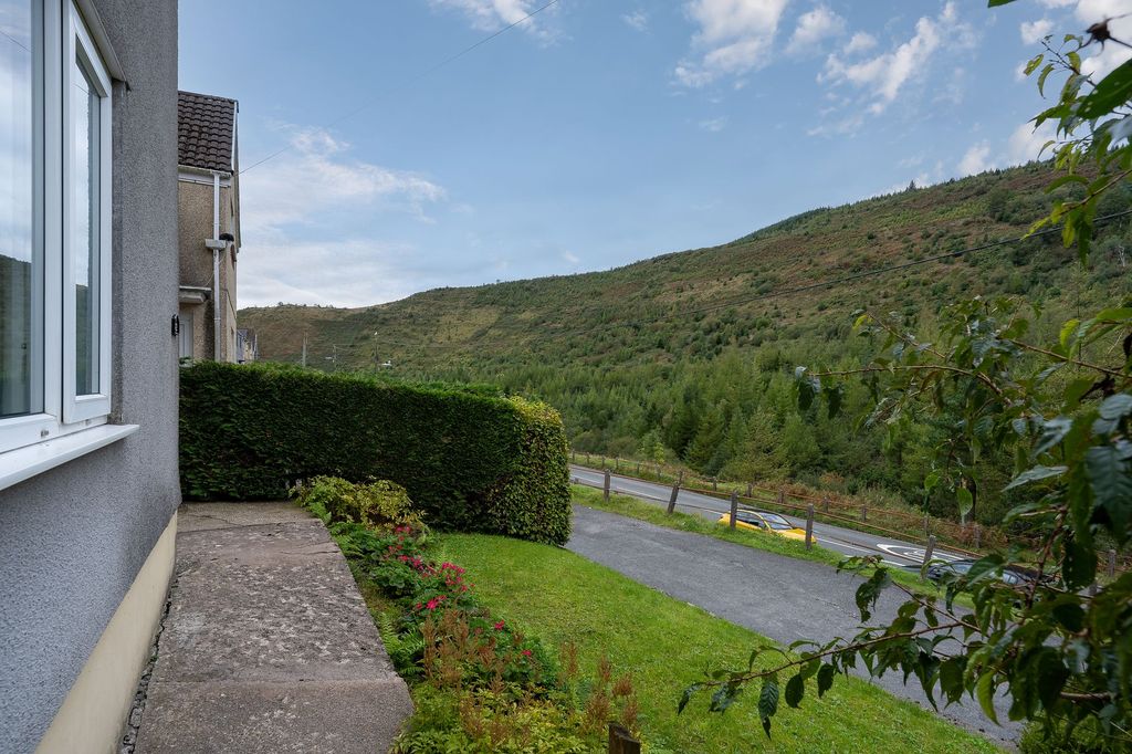 Property photo 2 of 46