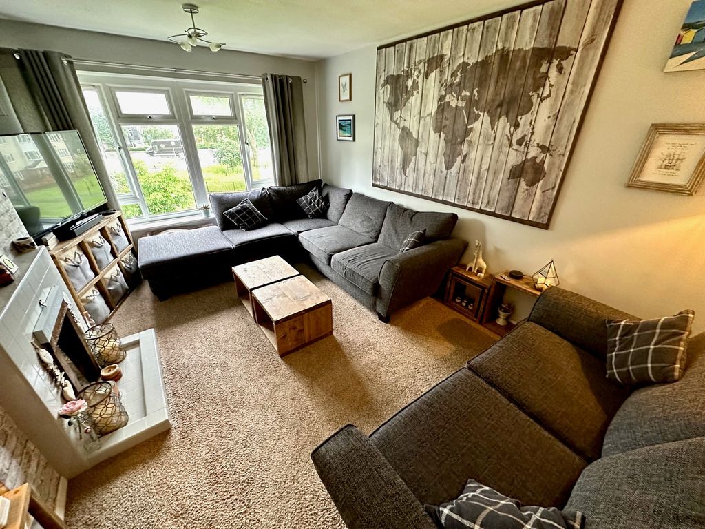 Property photo 3 of 9 Living Room