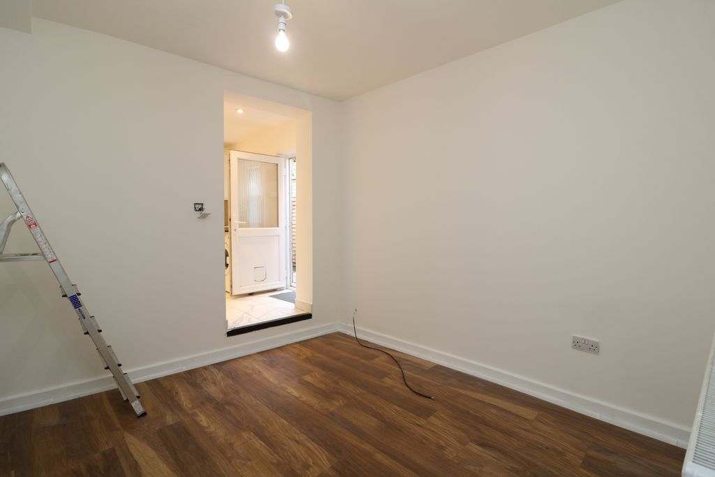 Property photo 3 of 28