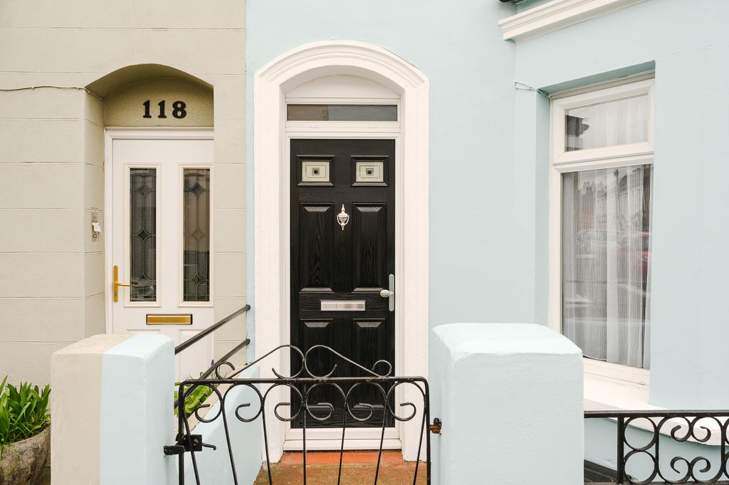Property photo 1 of 14 Close Up