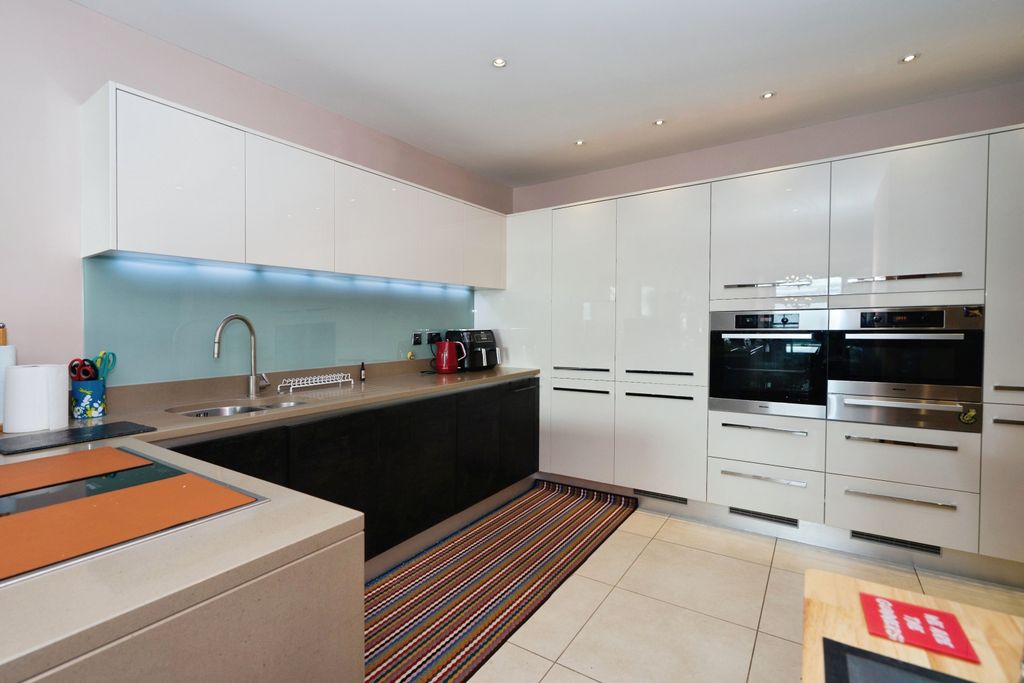 Property photo 2 of 32 Photo #2