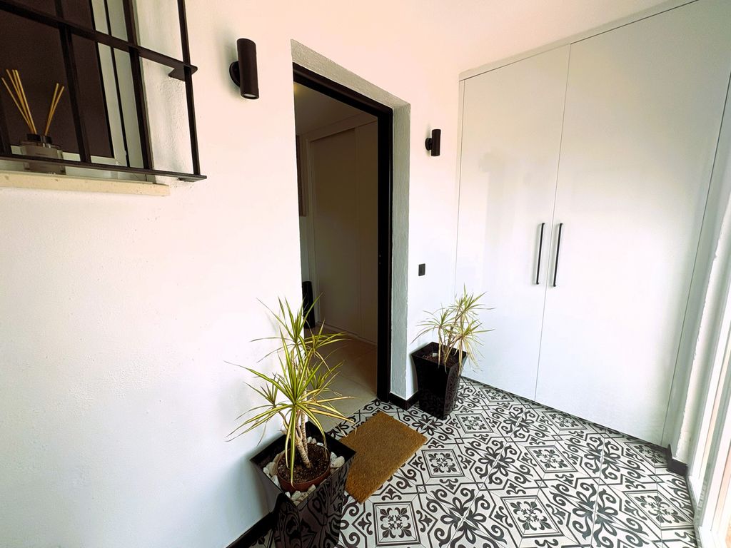 Property photo 2 of 36