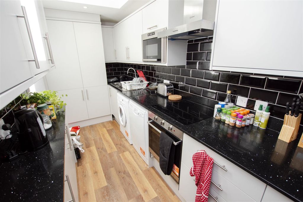 Property photo 3 of 13 Approach