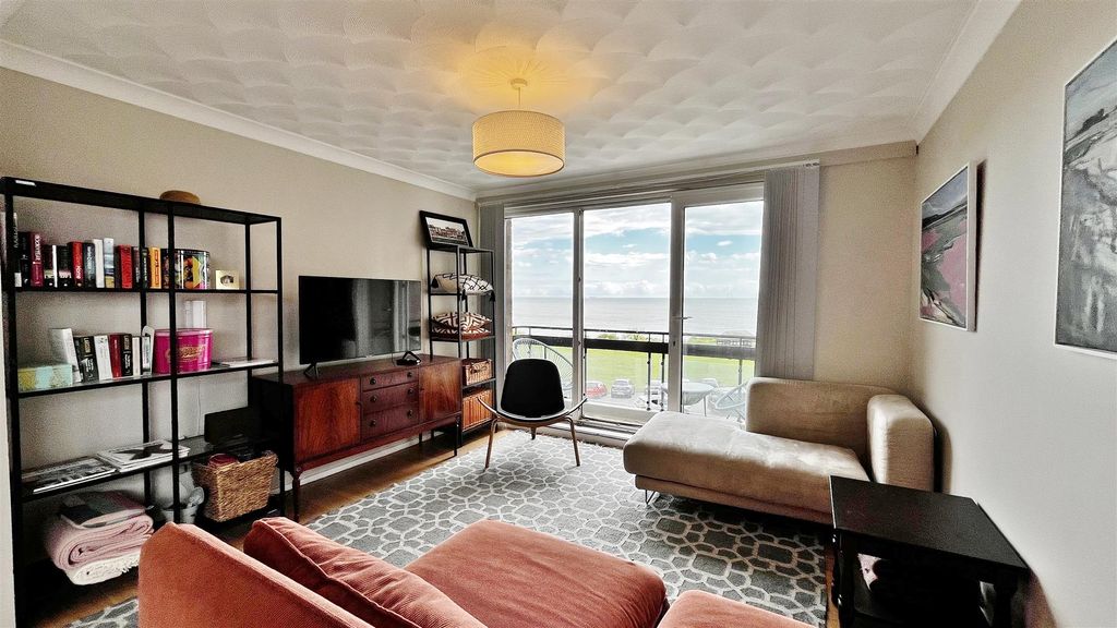Additional image 8 of 2 bed flat for saleFrinton Court, The Esplanade, Frinton-On-Sea CO13