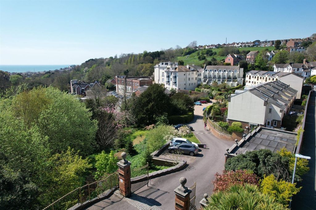 Property photo 2 of 18 Car Park