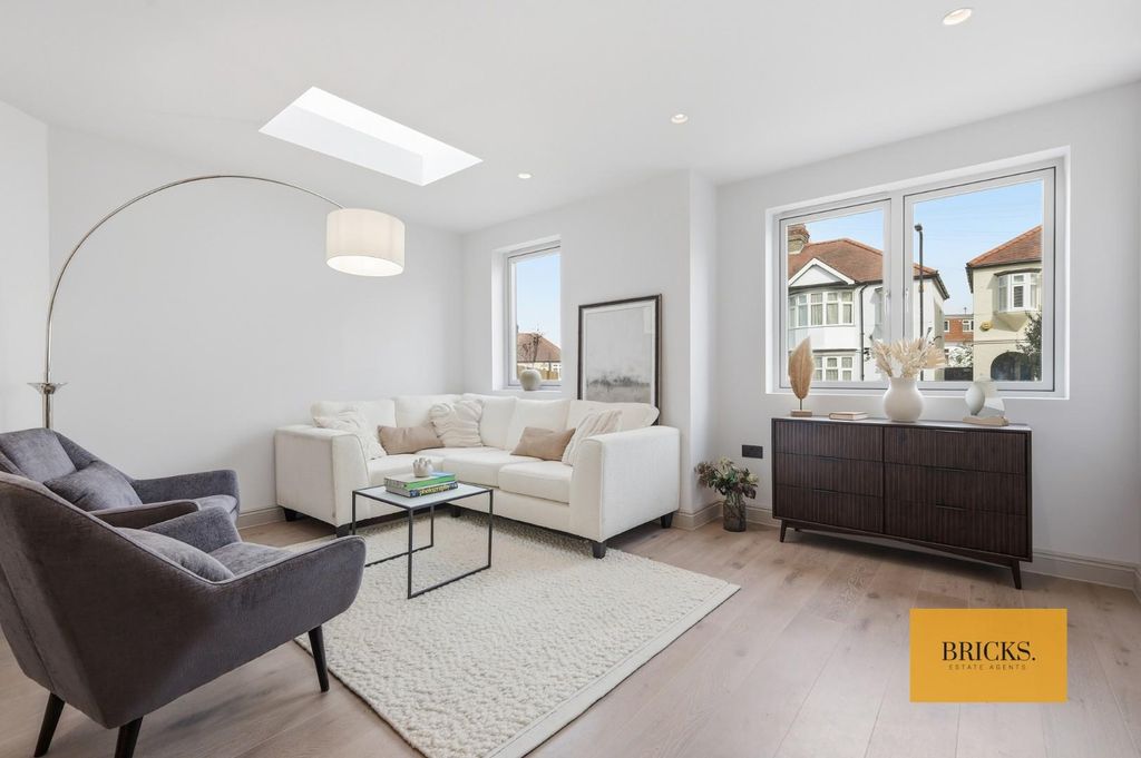 Property photo 2 of 21