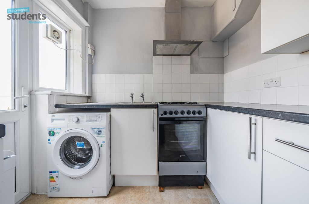 Property photo 2 of 10 006A464c-E494-488...