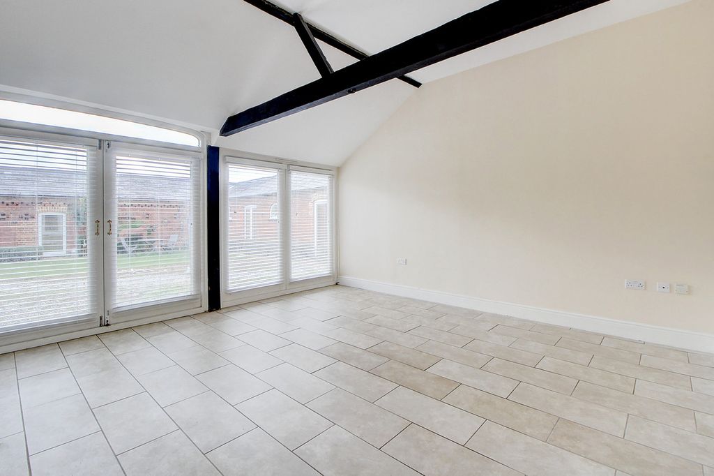 Property photo 2 of 31