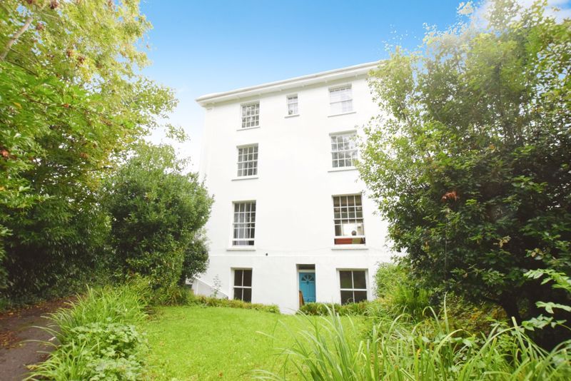 Property photo 1 of 12 Photo 8