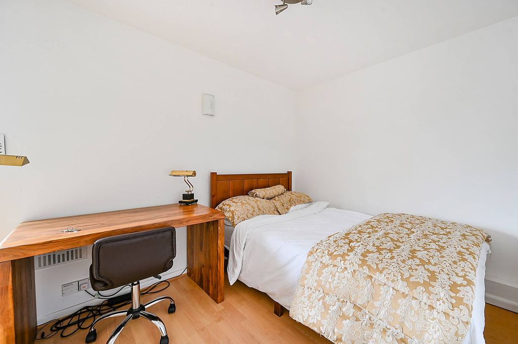 Property photo 3 of 6