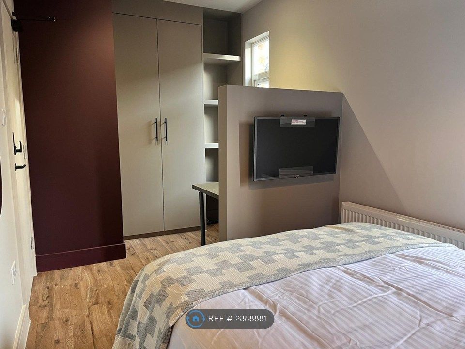 Property photo 2 of 16 Room5