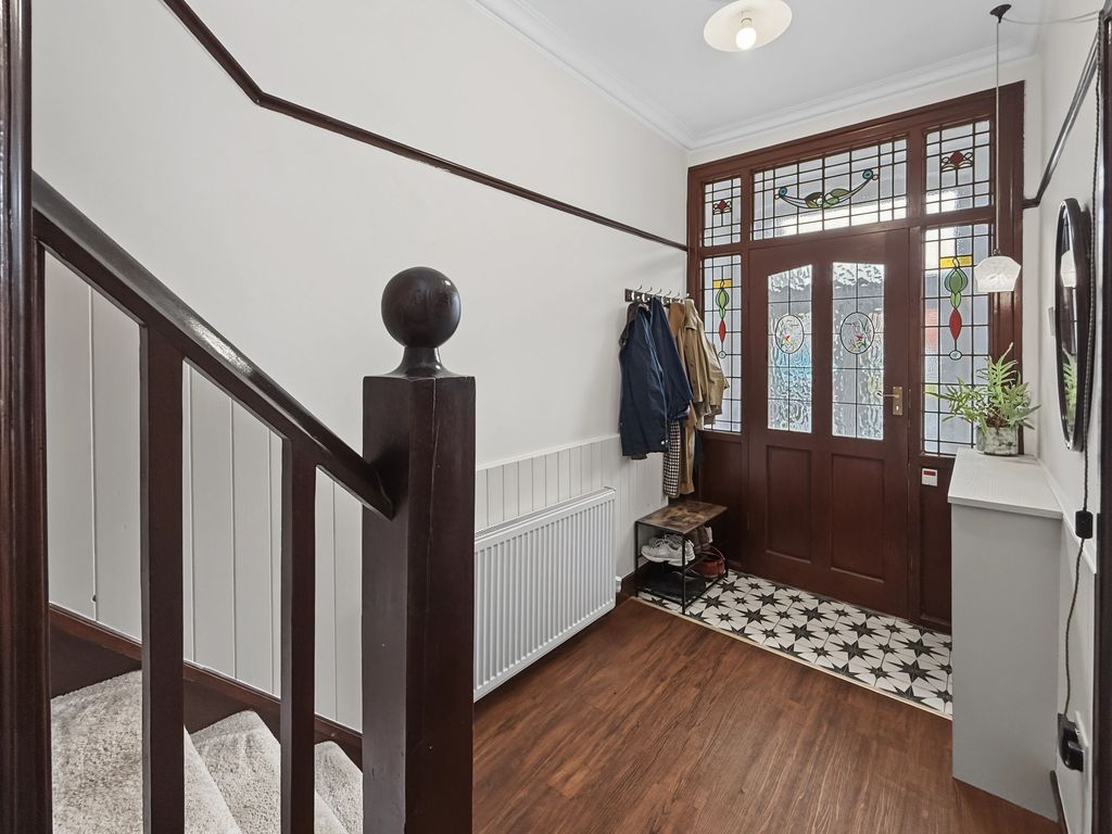 Property photo 2 of 33