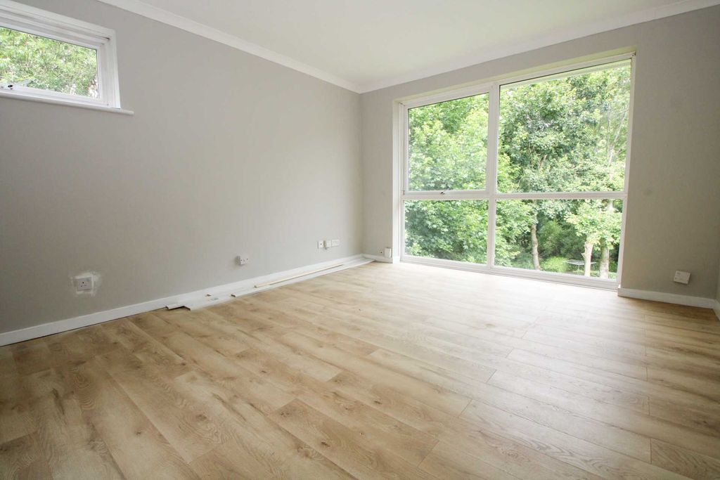 Property photo 2 of 7 Photo