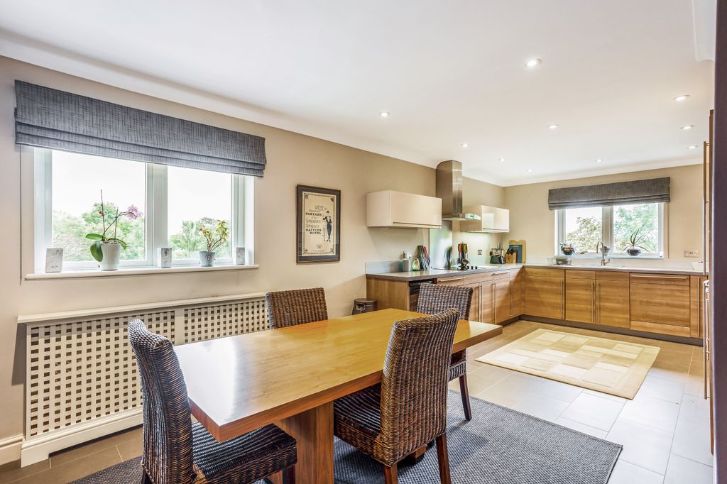 Additional image 6 of 2 bed penthouse for saleRay Park Road, Maidenhead SL6